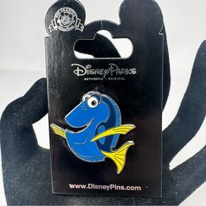 New 2010 Disney Parks Finding Nemo Dory Collectible Pin